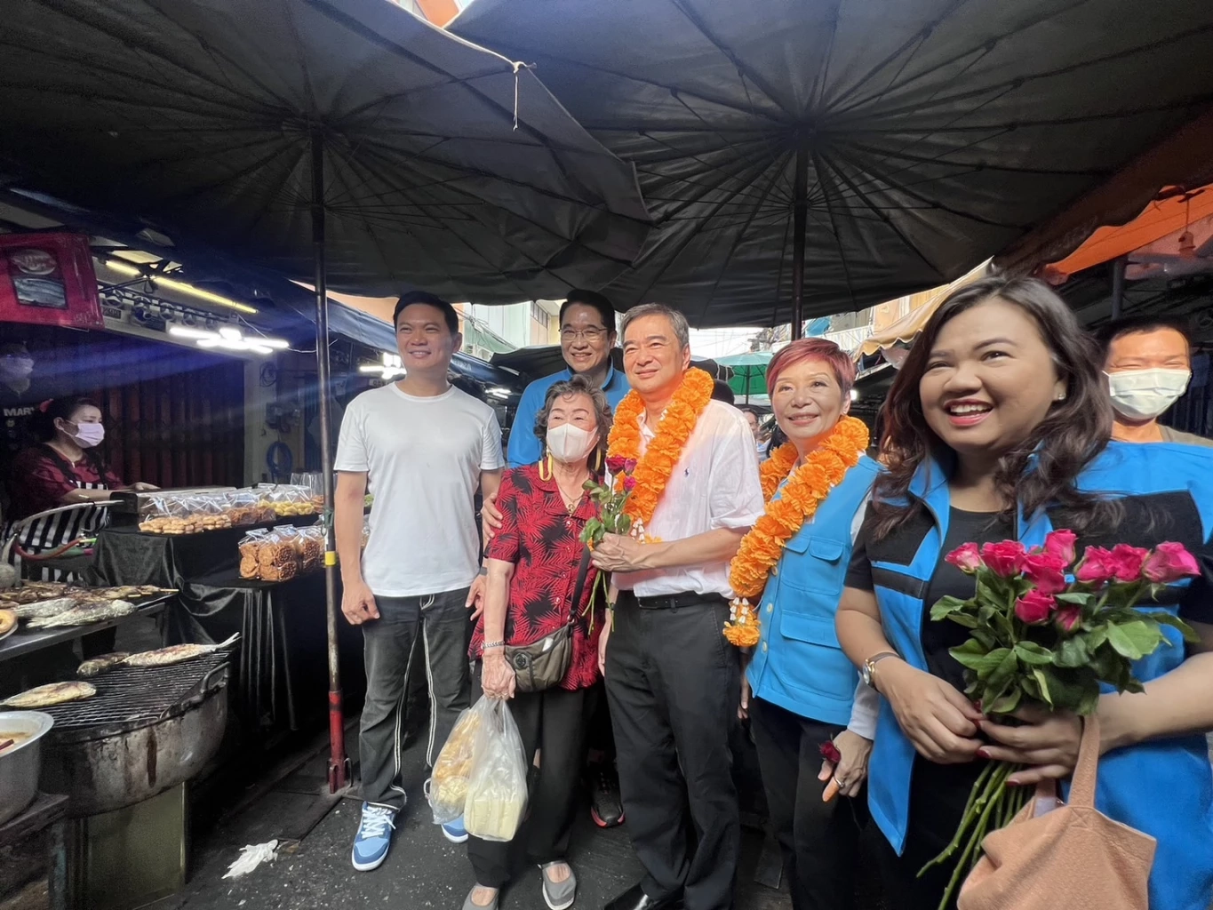 "อภิสิทธิ์" เผย ยังไม่ถึงเวลากลับมาเล่นการเมือง พร้อมนำทีมปชป.ช่วยหาเสียง