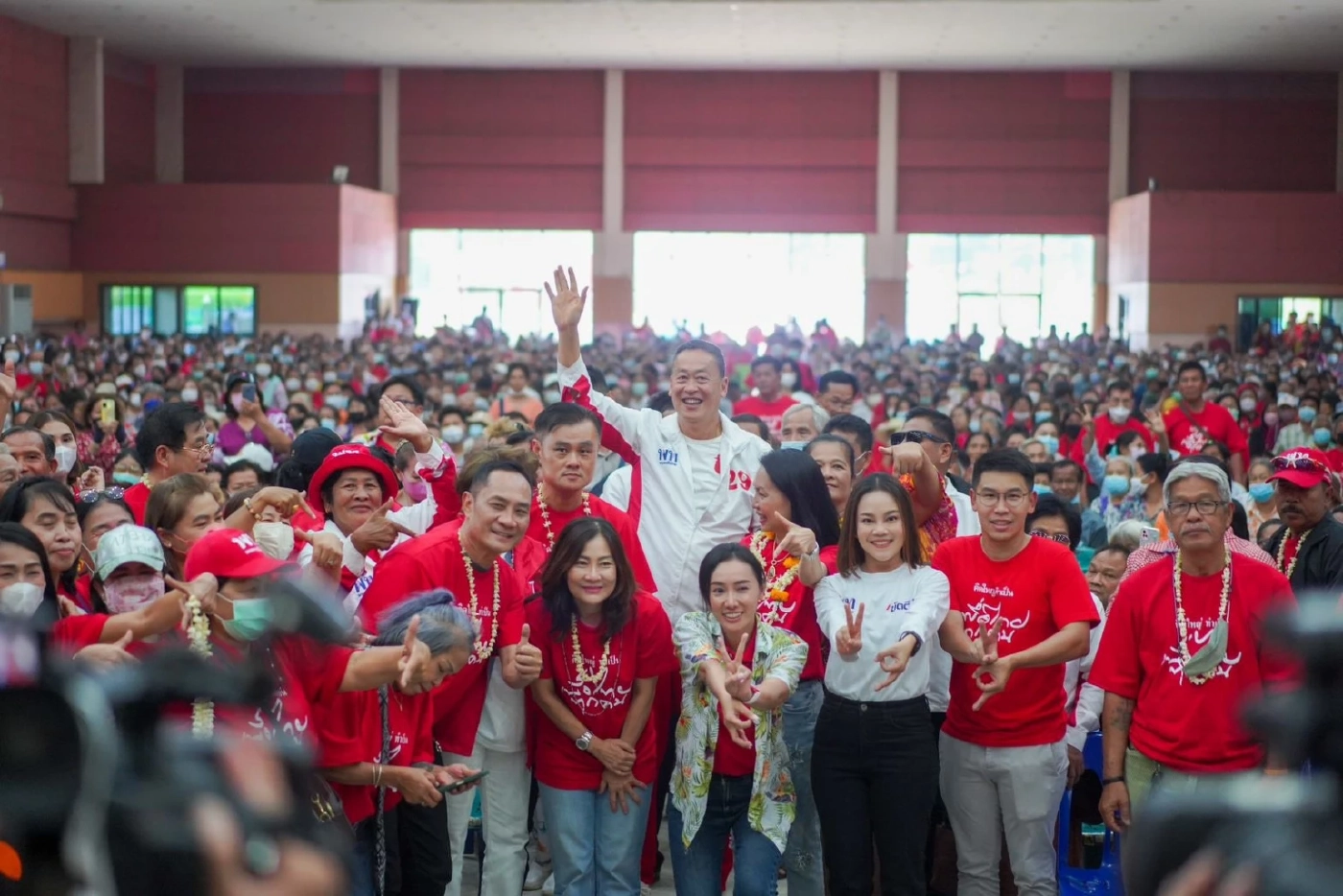 "เศรษฐา" บุกบ้านโป่งอ้อนเลือก"เพื่อไทย" ย้ำ 8 ปีปชช.ทุกข์มากพอแล้ว