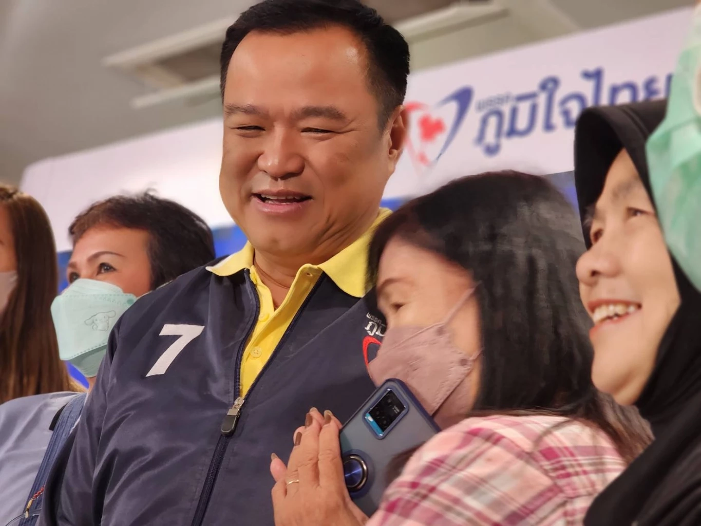 "อนุทิน" ผุดนโยบายเอาใจ "อสม. - อสส." ดันกองทุนฌาปณกิจสงเคราะห์