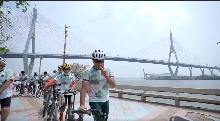 นักปั่นกว่า 2 พันคน เข้าร่วมงาน "สมุทรปราการปั่นจักรยานรำลึก 130 ปี ร.ศ.112"