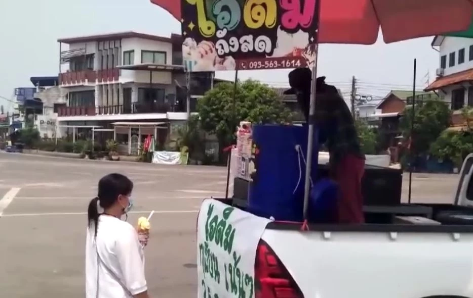 พ่อค้ายิ้มออก อากาศร้อน ยอดขายไอติมพุ่ง โกยเงินวันละเกือบหมื่น