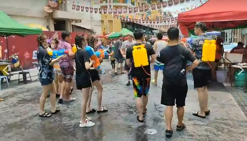 "สงกรานต์ถนนข้าวสาร" วันสุดท้าย คาด นทท. เข้าเล่นน้ำมากกว่า 4 หมื่นคน