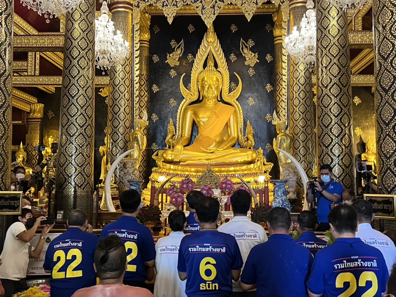 "บิ๊กตู่" ลุยเมืองสองแคว สักการะ "พระพุทธชินราช" ถวายดาบคู่พระนเรศวรฯ