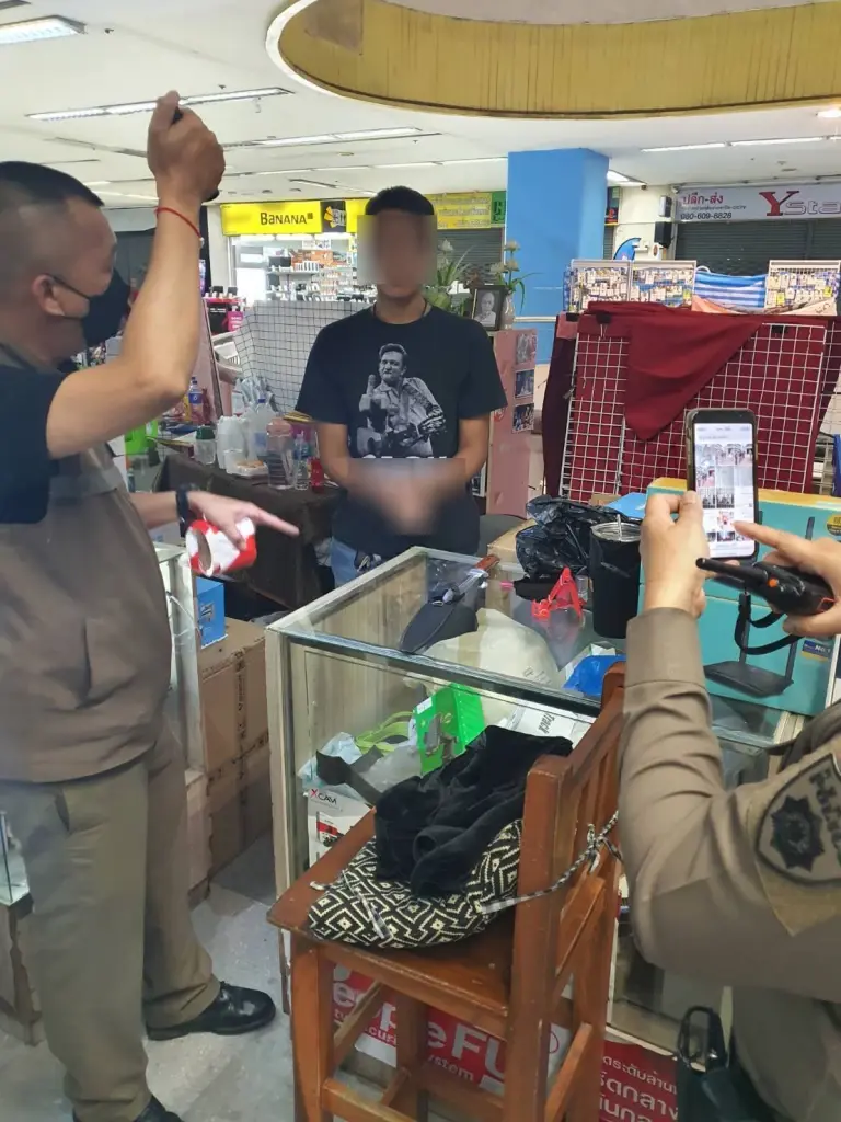 รวบหนุ่มเลือดร้อน แทงอริกลางห้างดัง อ้างแค้น! ผู้ตายชอบถาม "มองหน้าทำไม"