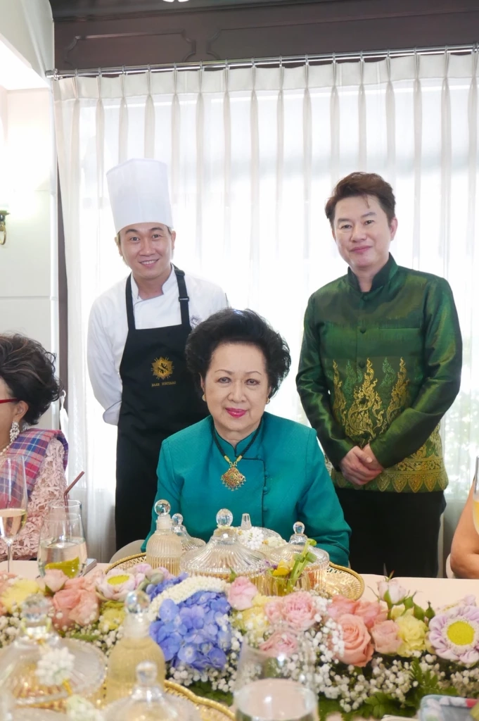 รดน้ำดำหัว เซเลบระดับเอลิสต์ พร้อมทานข้าวแช่สุริยาศัย หนึ่งปีมีครั้งเดียว