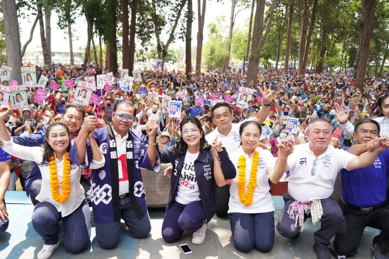 ไม่เคยแผ่ว! ชาวอุบลเรือนหมื่น แห่เชียร์ "สุดารัตน์" นั่งนายกฯดูแลคนอีสาน