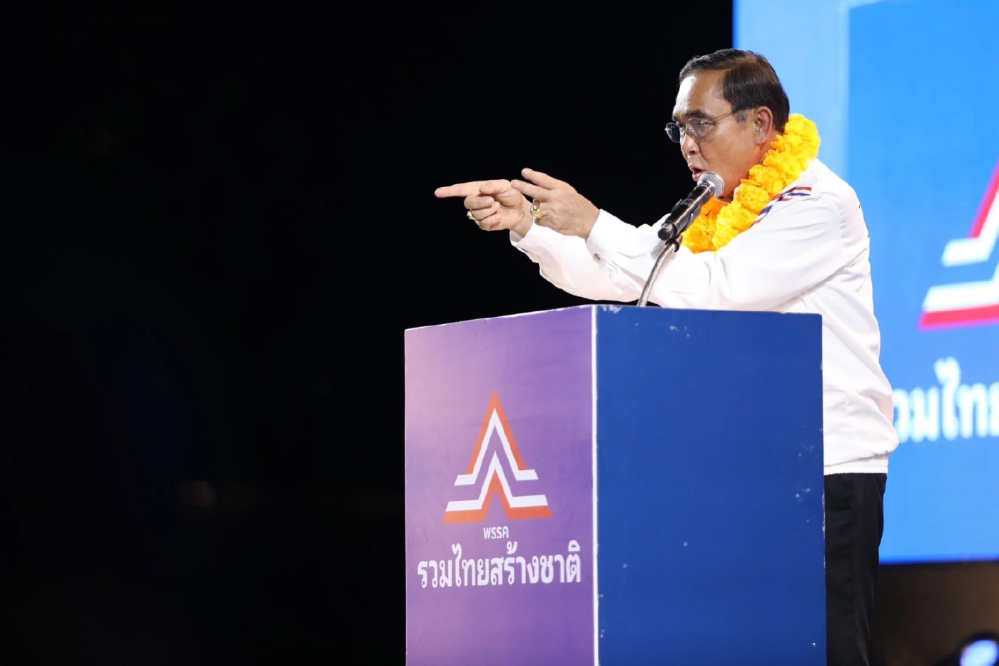 "บิ๊กตู่" ขึ้นเวทีปราศรัยกทม.ครั้งแรก ฝันอยากได้ ส.ส. 33 เขต