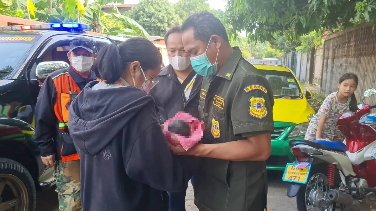 ทารกถูกทิ้งริมป่ากระถิน สุขุมวิท 33 ยิ่งสลด!สายสะดือโผล่