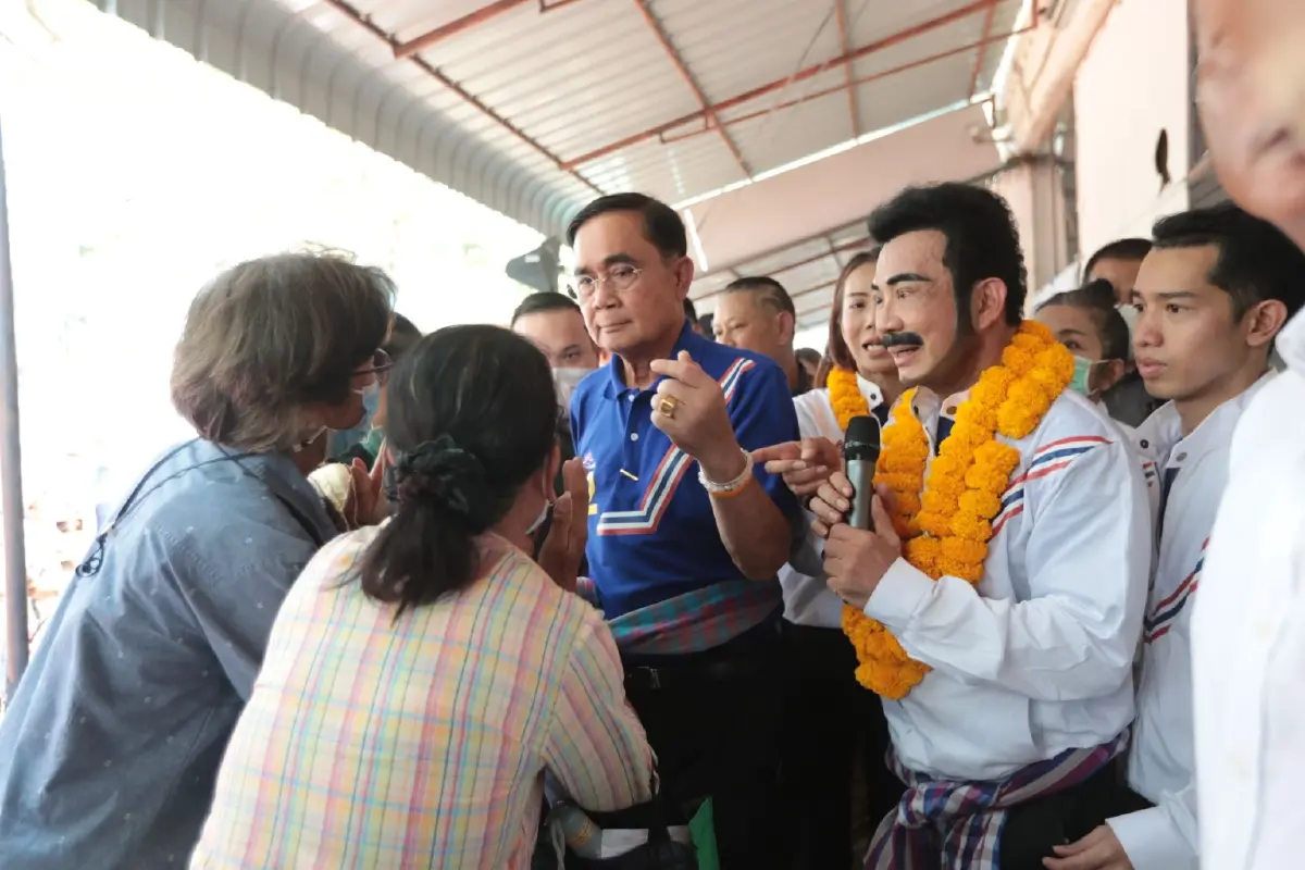 บิ๊กตู่ ขึ้นเวทีปราศรัยอุตรดิตถ์ ถิ่นศรัณย์วุฒิ ย้ำ เลือกใครไตร่ตรองให้ดี