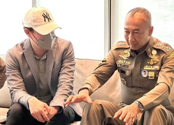 เพจดังแย้งพิธีกรดัง เผยข้อมูลสัญชาติจริง "เมฆ รามา" คนไทย100%