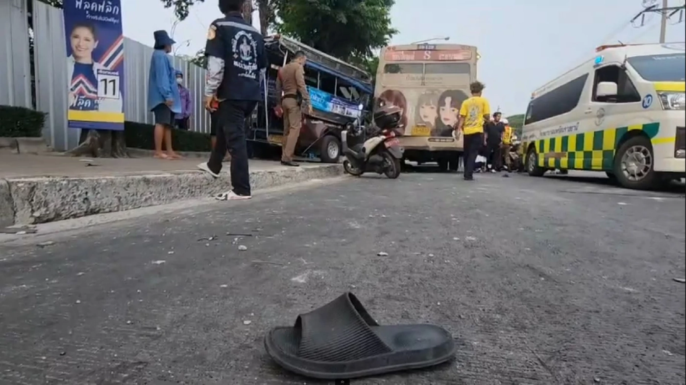 สองแถว - รถเมล์สาย 8 ชนสนั่นเสรีไทย เจ็บ 13