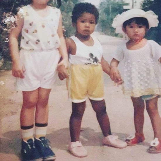 รัศมีแข ฟ้าเกื้อล้น ตอนเด็ก