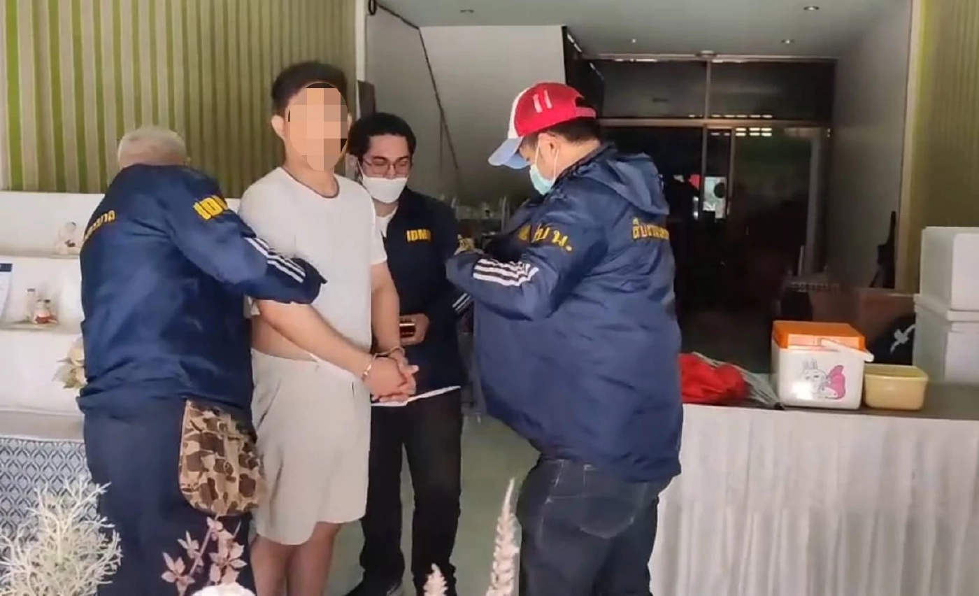 รวบ “ดร.เอก ฅนปั้นดิน” อ้างสนิท "บิ๊กป้อม" ฝากเข้ารับราชการ เสียหาย 14 ล้าน