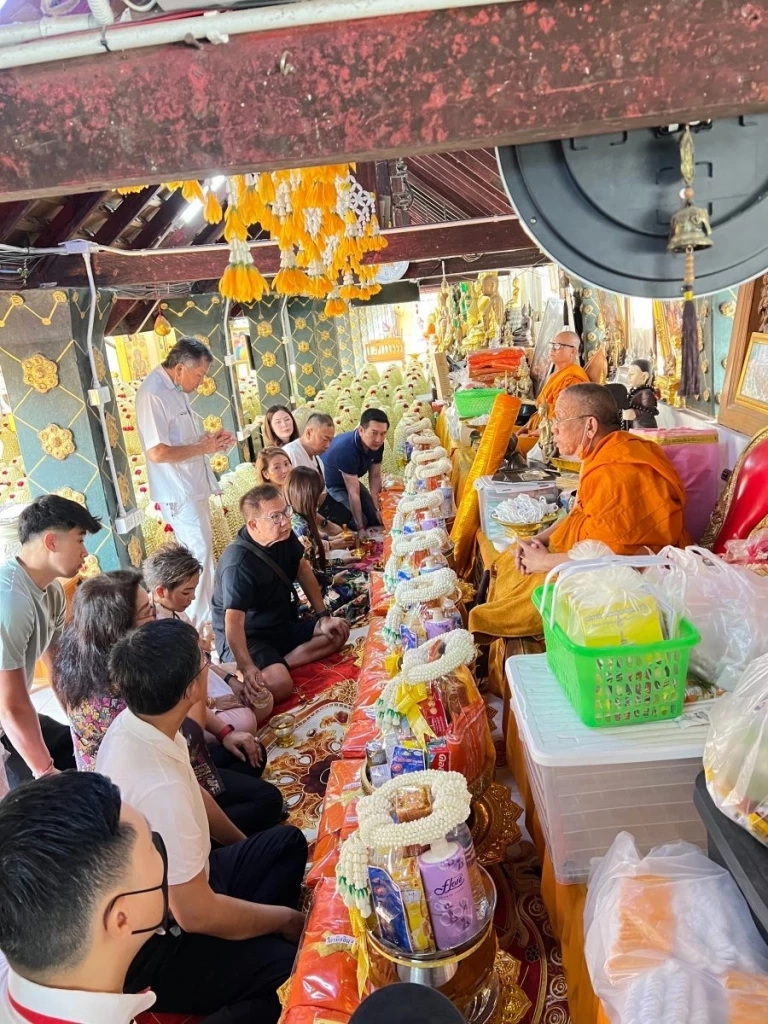 เปิดสถิติใหม่ นักธุรกิจสาวขับเครื่องบินส่วนตัว แก้บนดอกมะลิ 5 แสนพวง 