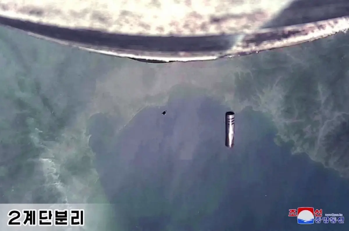 เกาหลีเหนืออวดขีปนาวุธ ICBM รุ่นใหม่ เกาหลีใต้ลั่นปลดนิวเคลียร์ฝ่ายเหนือ