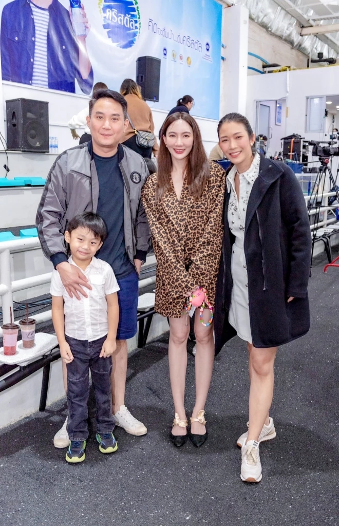 เบนซ์ พริกไทย - ปอ ตนุภัทร สุดภูมิใจลูกสาวคว้าแชมป์ไอซ์สเก็ต ระดับประเทศ