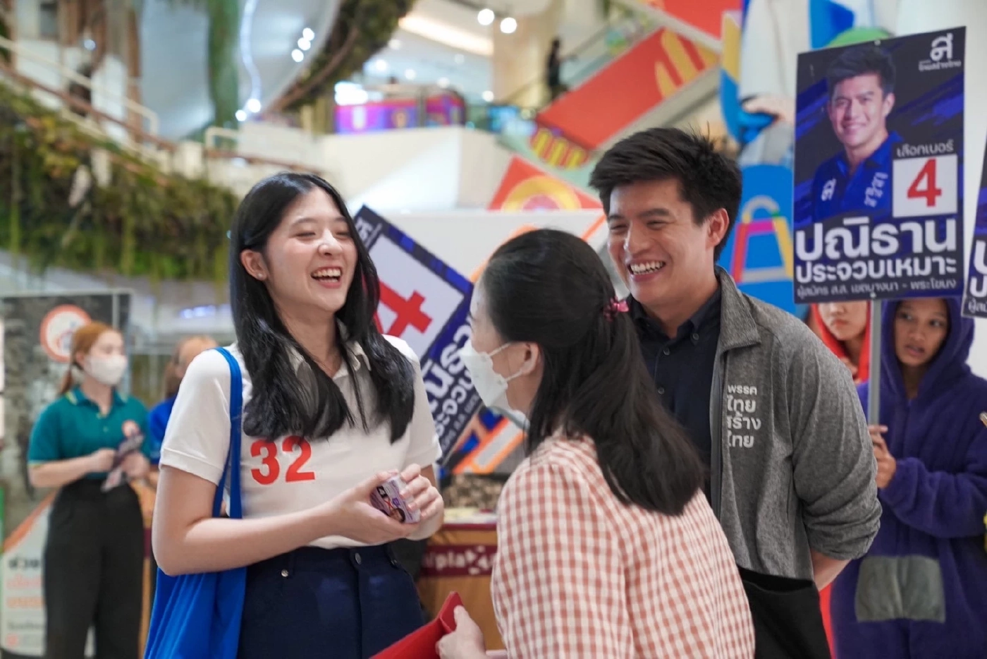 ห้างเกือบแตก! น้องจินนี่ลูกสาวแม่หน่อย ลงพื้นที่ช่วยผู้สมัครส.ส.หาเสียง