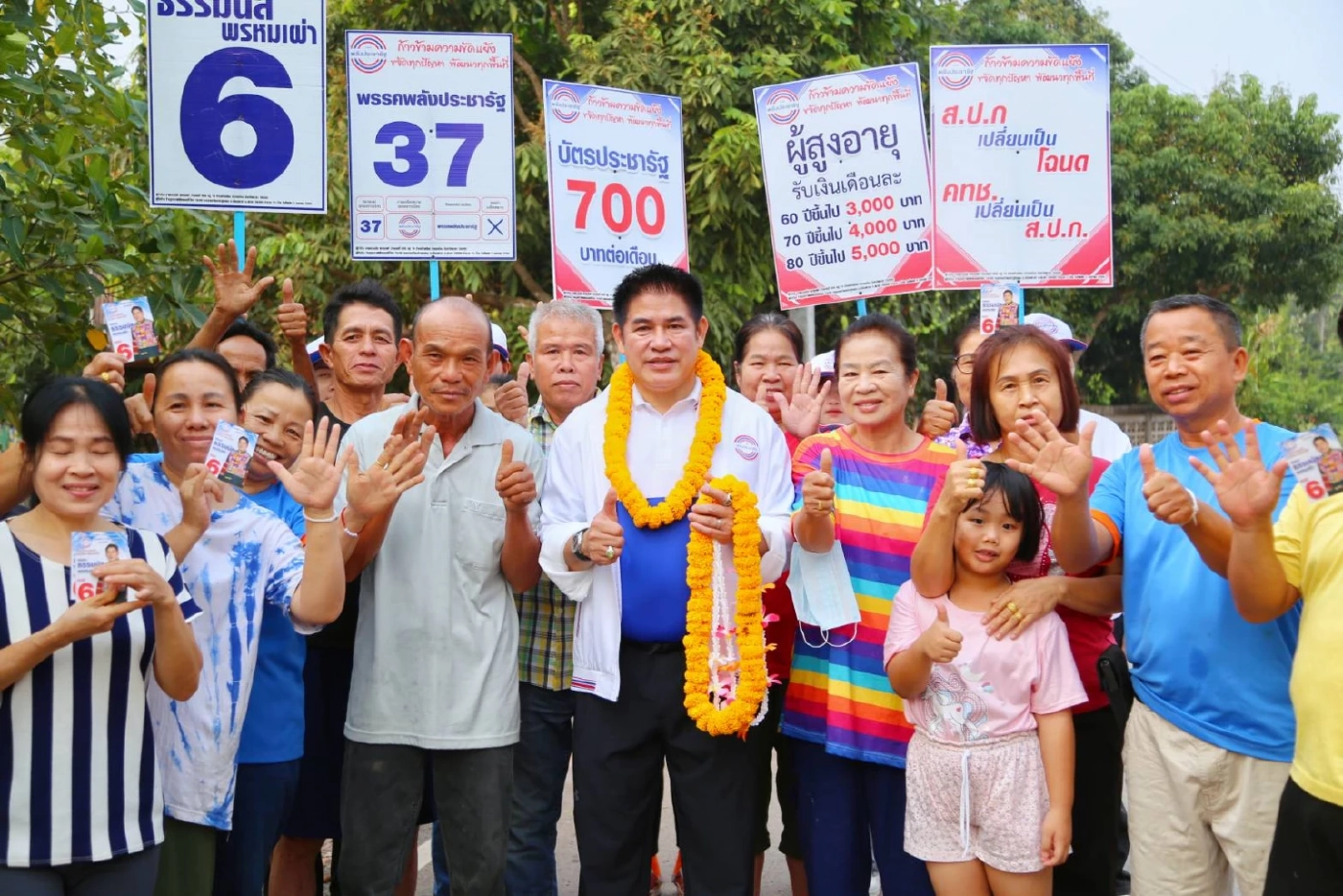 "ผู้กองธรรมนัส" ลุยตลาดเช้าพะเยาขอคะแนนพ่อค้า-แม่ค้า กาเบอร์ 6 ยกจังหวัด