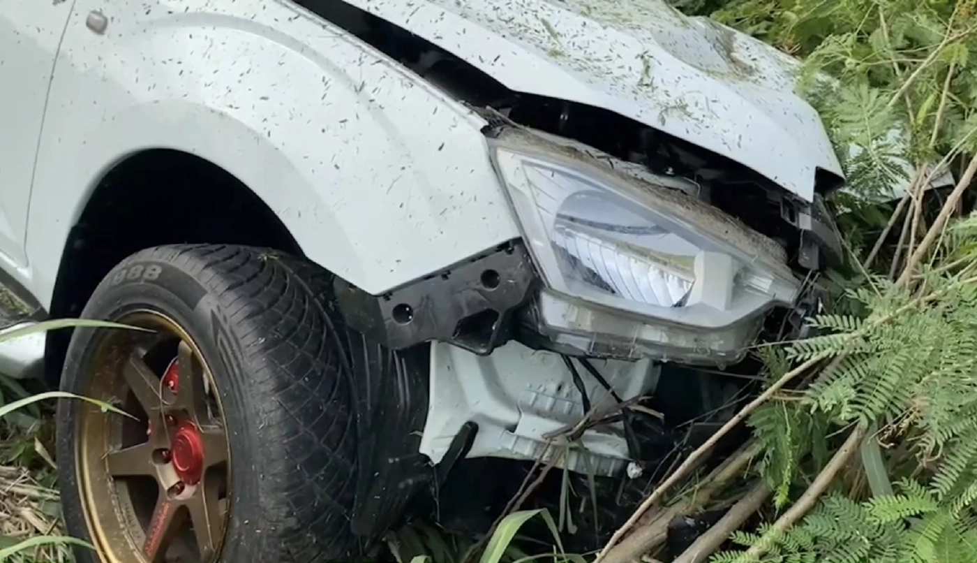 สุดสลด กระบะขนทุเรียน ชนพระวัย 60 ปี ขณะเดินบิณฑบาตมรณภาพ