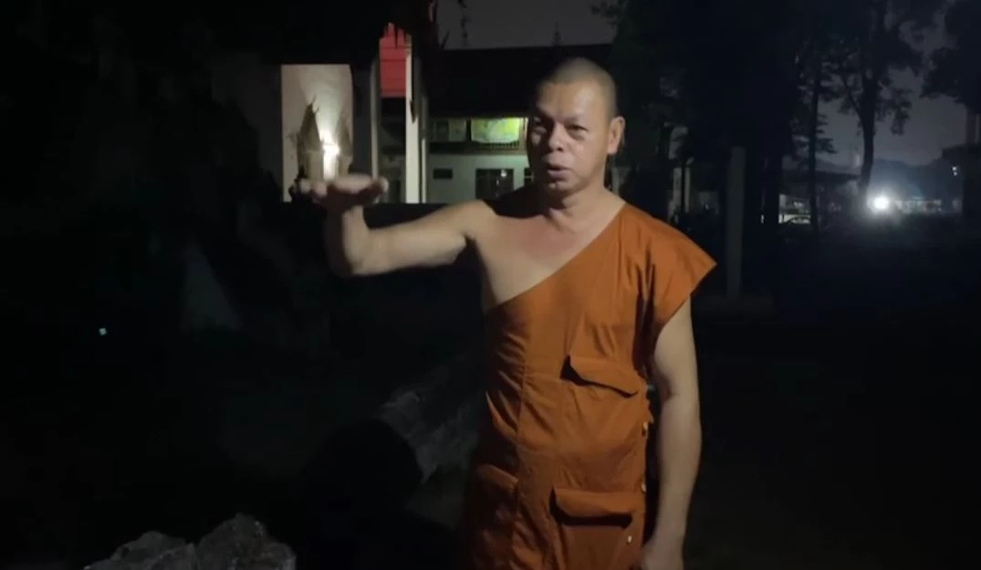 พระลูกวัดเมืองนนท์ ผวาหนัก! ถ่ายภาพติดวิญญาณหญิงสาวหลังพุ่มไม้