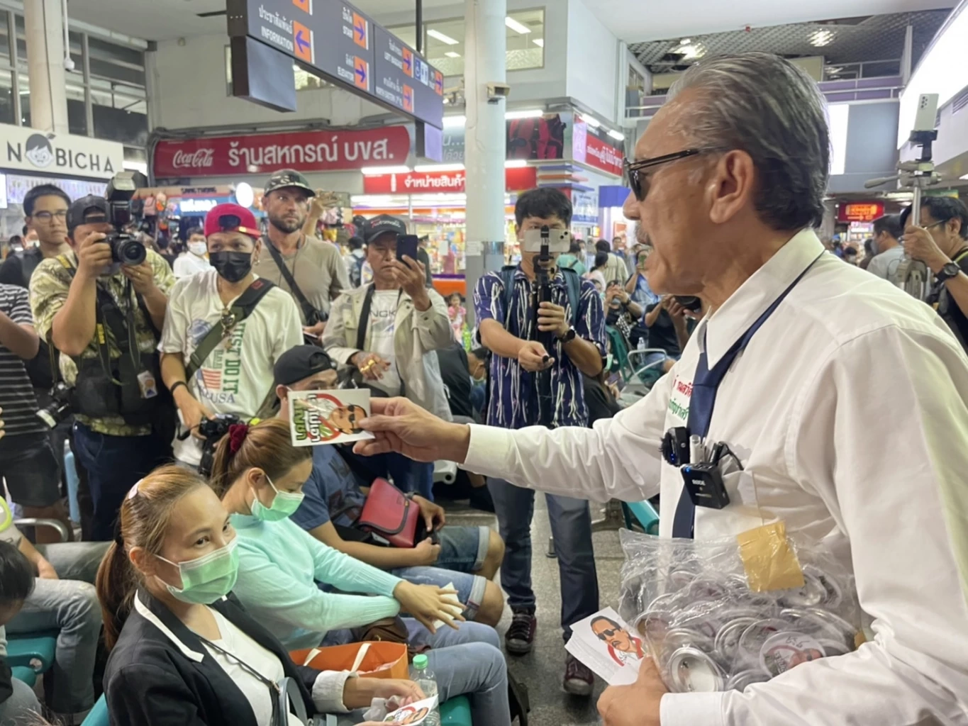 ชูวิทย์ บุกหมอชิต รณรงค์ เมา-พี้กัญชา ไม่ขับ พร้อมส่ง ปชช. กลับภูมิลำเนา