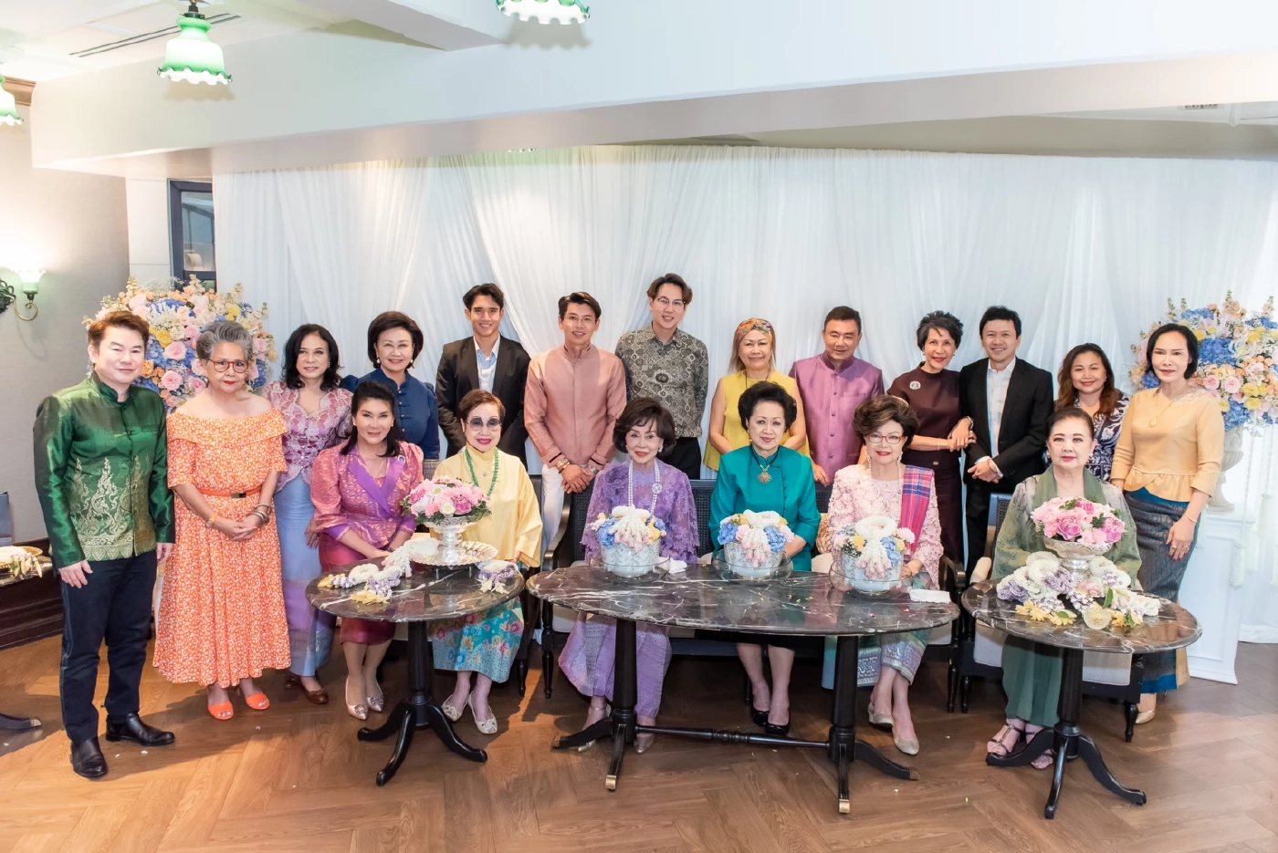 รดน้ำดำหัว เซเลบระดับเอลิสต์ พร้อมทานข้าวแช่สุริยาศัย หนึ่งปีมีครั้งเดียว