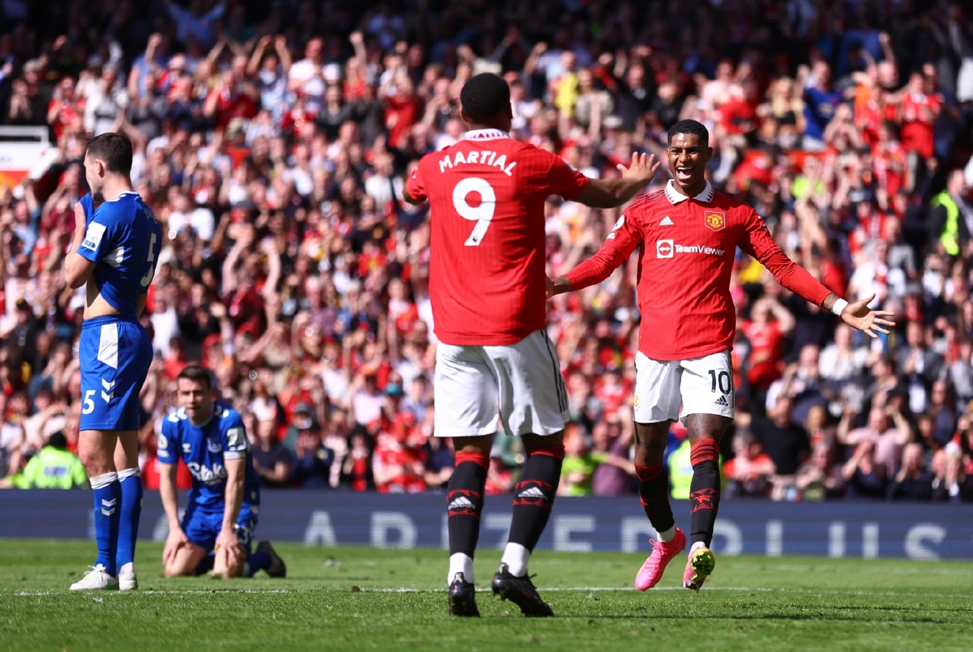 อัปเดต "ตารางคะแนนพรีเมียร์ลีก" หลัง "แมนยู-แมนซิตี้" กอดคอคว้าชัย