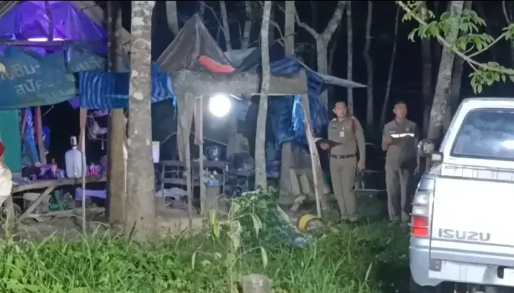 อุกอาจ! คนร้ายบุกรัวยิง 3 นัดซ้อน ดับหนุ่มสวนยาง คาขนำกลางดึก