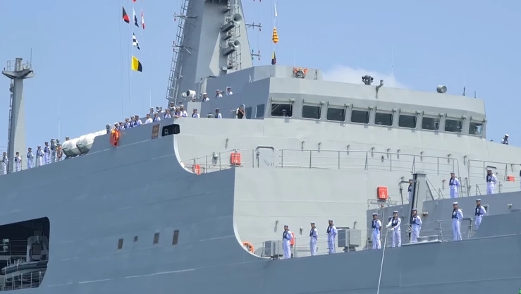 ถึงไทยแล้ว "เรือหลวงช้าง 792" เรือยกพลขึ้นบกขนาดใหญ่ลำใหม่ ราชนาวีไทย