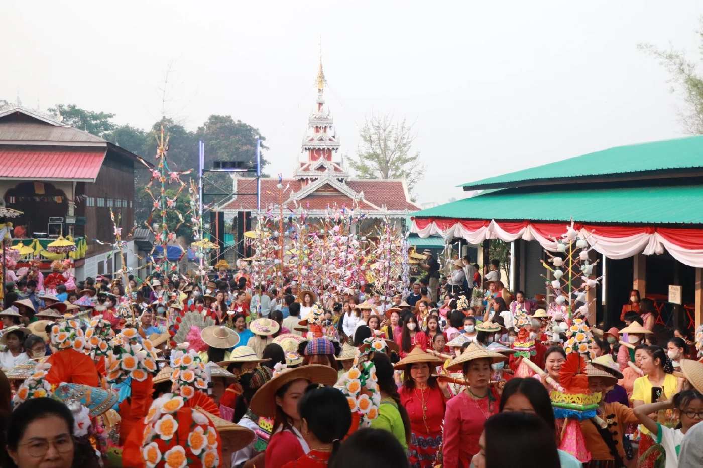 จัดใหญ่! ชมขบวน "แห่โคหลู่" ประเพณีปอยส่างลอง จ.แม่ฮ่องสอน