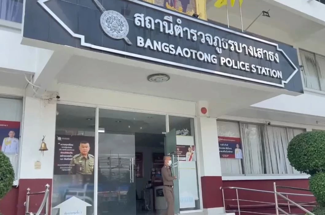 เย้ยกฎหมาย! วัยรุ่นคลังสินค้า สาดกระสุนใส่คู่อริ กลางตลาดนัด ย่านบางเสาธง