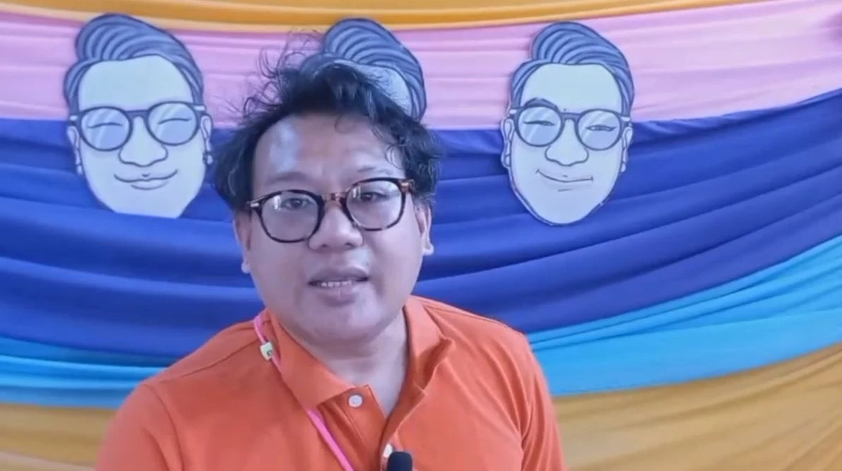 พ่อค้าหัวใส เกาะกระแสเลือกตั้ง ปักป้าย-เดินหาเสียง โปรโมทร้านแบตเตอรี่