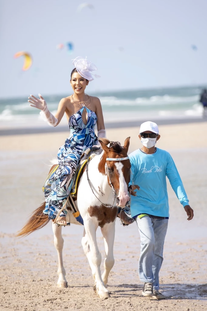 การแข่งขันขี่ม้าโปโลการกุศล “บีช โปโล 2023” เหล่าเซเลบริตี้ ร่วมงานคับคั่ง