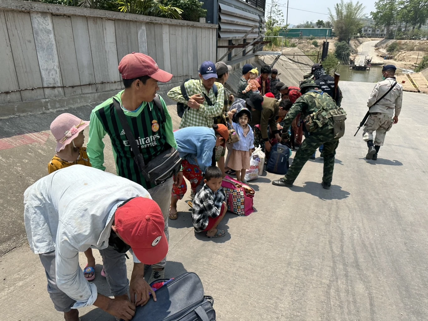 ชายแดนเมียนมายังรบเดือด ผู้ลี้ภัยสงครามทะลักฝั่งไทย มากกว่าครึ่งหมื่น