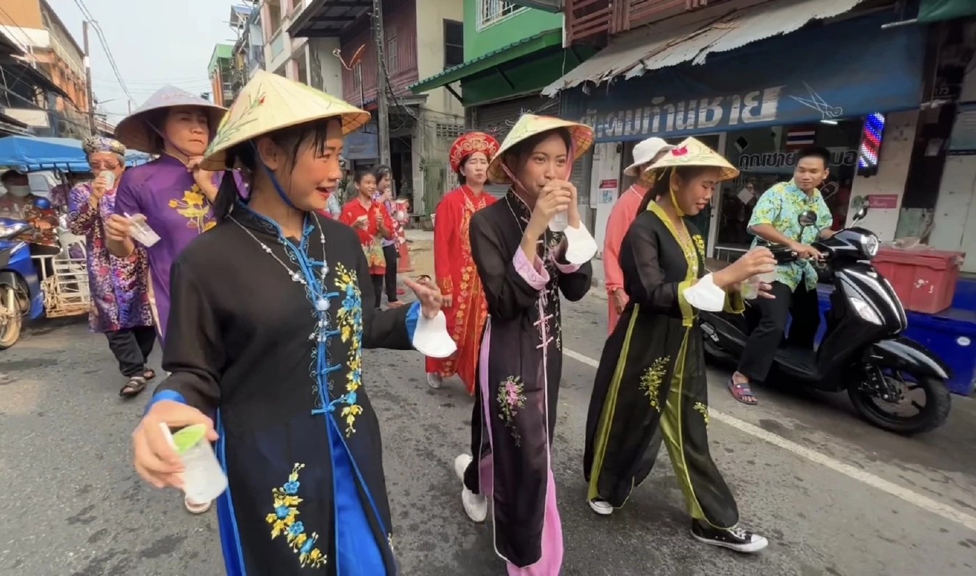 สุดคึกคัก อำเภอขลุง จันทบุรี จัดงานสงกรานต์ 2 ศาสนา 3 วัฒนธรรม ที่หาชมได้ยาก