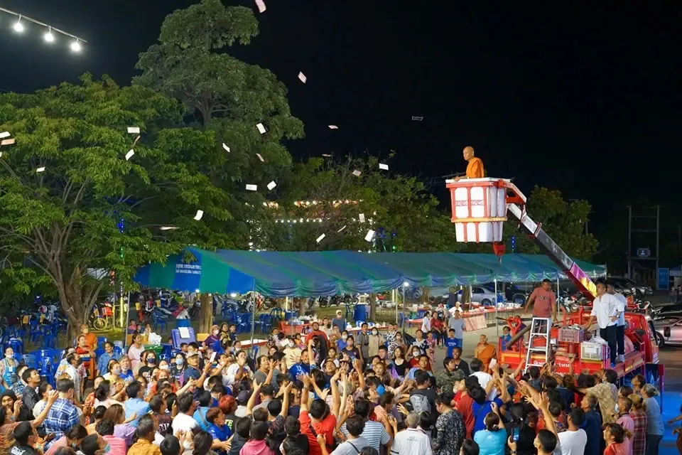 เปิดเลขมงคล เลขเด็ดหลวงพ่อแป๊ะ โปรยทาน 1 แสนบาท ให้บรรดาลูกศิษย์