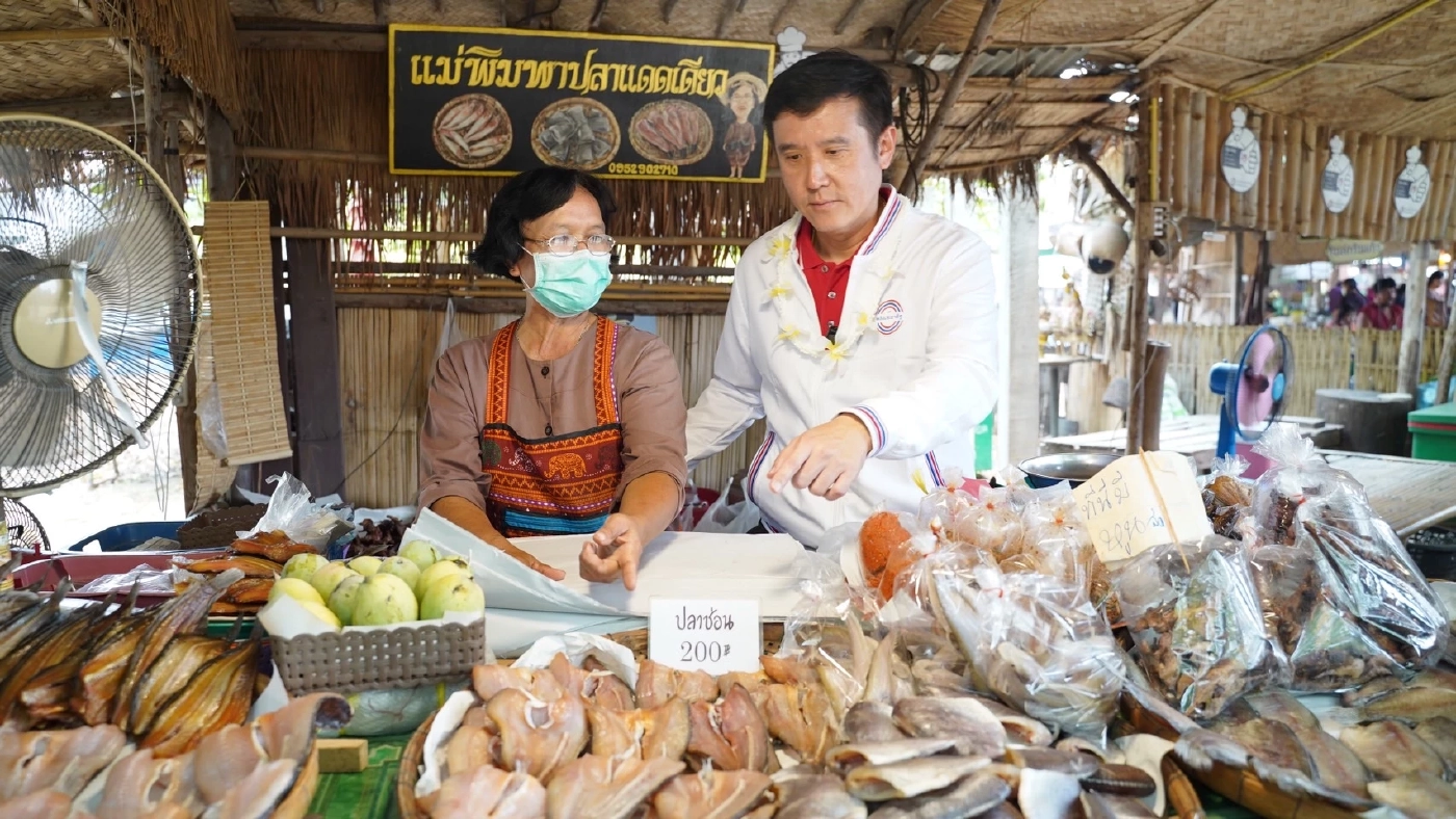 "ชัยวุฒิ" หาเสียงค่ายบางระจัน ชวนคนไทยคิดถึงรากเหง้าปลูกฝังรักชาติ