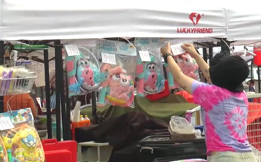 "สงกรานต์เชียงใหม่" เริ่มคึกคัก! นักท่องเที่ยวเดินเล่นน้ำรอบคูเมือง