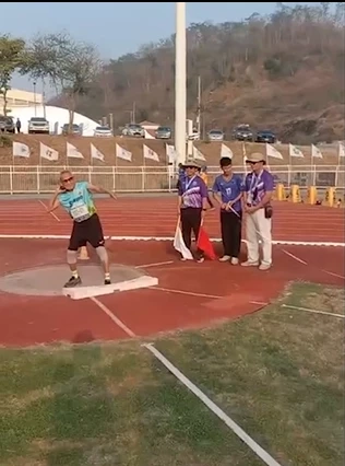 คุณตา สว่าง จันทร์พราหมณ์ วัย 103 ปี แข่งทุ่มน้ำหนัก