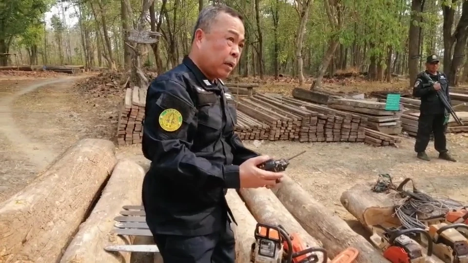 จับมอดไม้พกวิทยุสื่อสาร ดักฟังความเคลื่อนไหวเจ้าหน้าที่ แต่สุดท้ายไม่รอด