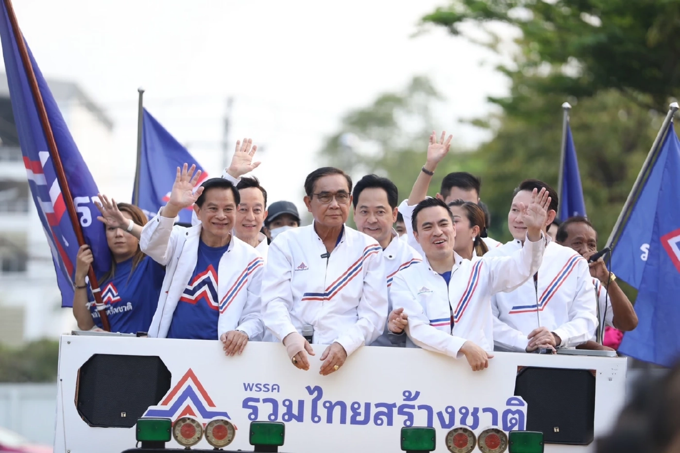 ลงรถถัง ขึ้นรถหาเสียง เข้าสู่สมรภูมิ"เลือกตั้ง 66" โดย"สุรชาติ บำรุงสุข"