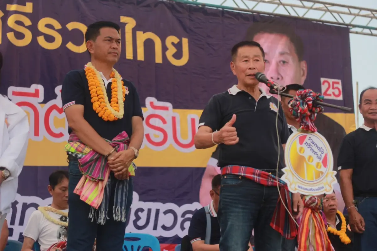 พล.ต.อ.เสรีพิศุทธ์  เตมียเวส หัวหน้าพรรคเสรีรวมไทย ขึ้นปราศรัยหาเสียง จ.นครพนม 