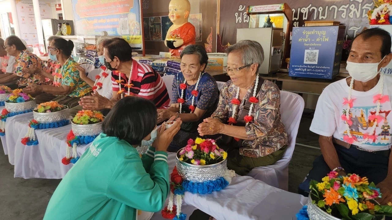 "จารุพล" นำผู้สมัครส.ส. กทม. พรรคเพื่อชาติ บุกวังทองหลางลุยหาเสียง