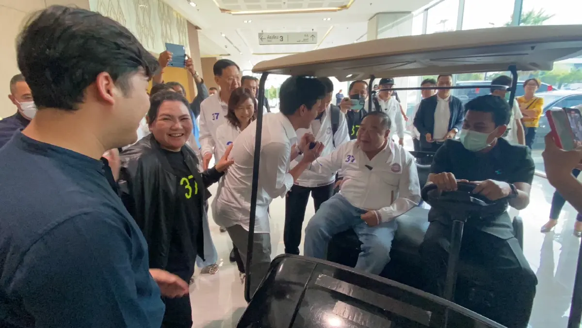 "ลุงป้อม"ปลื้ม หลังแรงใจชาวอีสาน ส่งเสียงเชียร์ลั่น"ขอนแก่น"ให้เป็นนายกฯ