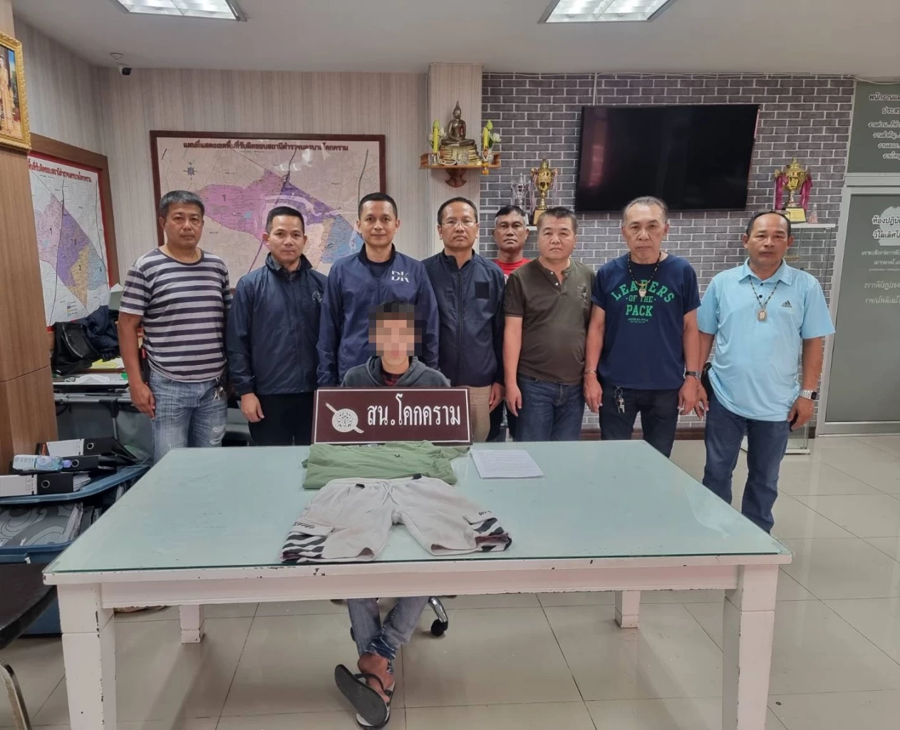 รวบพ่อค้าใบกระท่อม ชักมีดแทงคอหนุ่มรับเหมาดับ ปมบีบแตรใส่รถเมีย (มีคลิป)