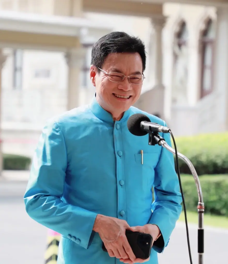 นายจุรินทร์ ลักษณวิศิษฏ์ รองนายกรัฐมนตรีและรัฐมนตรีว่าการกระทรวงพาณิชย์