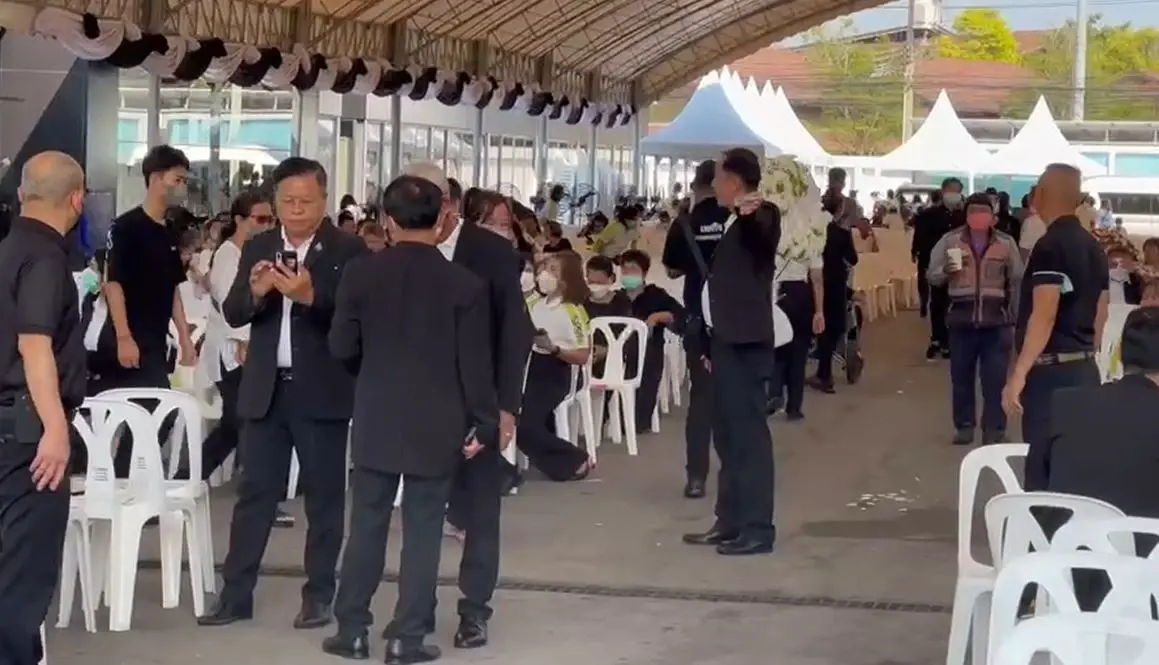 "จิน ธรรมวัฒนะ" ร่วมพิธีรดน้ำศพ "เอ๋ ชนม์สวัสดิ์" เผย จะรักและคิดถึงตลอดไป