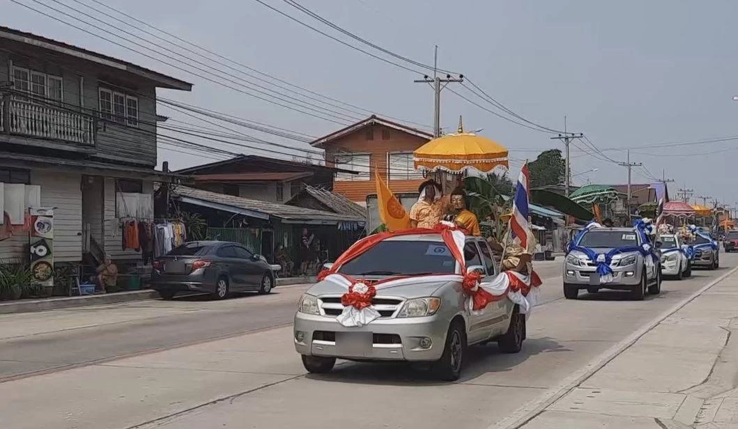 เริ่มแล้ว สงกรานต์พระสมุทรเจดีย์ ปชช.เล่นน้ำคลายร้อนสุดคึกคัก