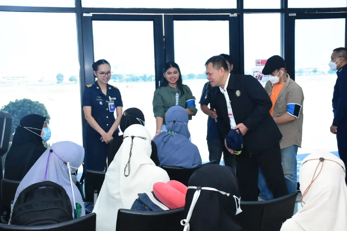 "กองทัพอากาศ" ร่วมกับ "ศอ.บต." ส่งนักศึกษาไทยในซูดาน กลับถึงภูมิลำเนา