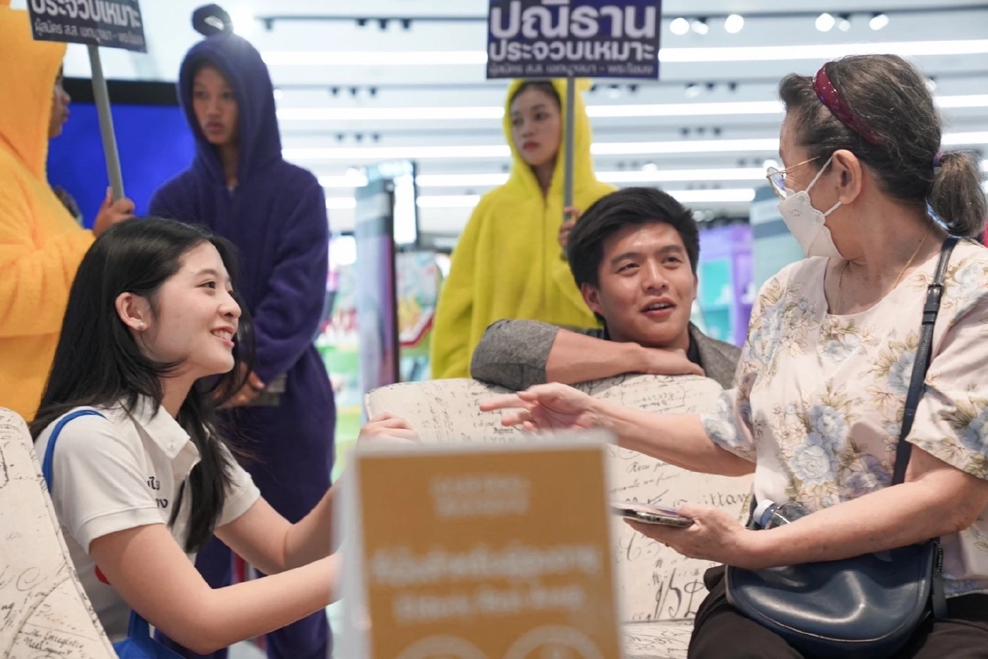 ห้างเกือบแตก! น้องจินนี่ลูกสาวแม่หน่อย ลงพื้นที่ช่วยผู้สมัครส.ส.หาเสียง